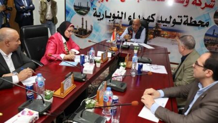 وزير الكهرباء يتفقد محطة توليد كهرباء النوبارية بالبحيرة