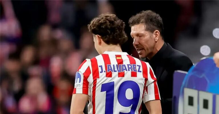 رد فعل دييجو سيميوني على استبعاد ألفاريز من المرشحين لجائزة ذا بيست رد فعل دييجو سيميوني على استبعاد ألفاريز من المرشحين لجائزة ذا بيست