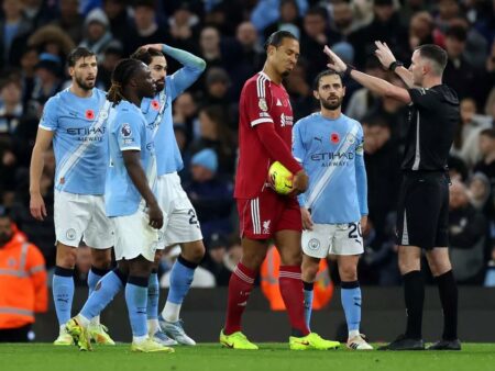 كلاتنبرج ينهي الجدل حول هدف فان دايك المثير في مباراة مانشستر سيتي وليفربول