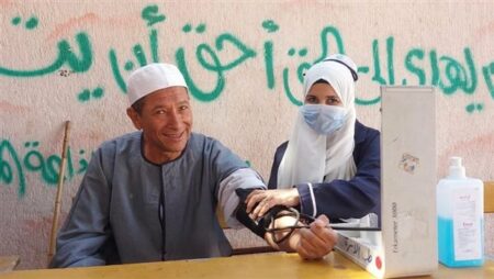 «الرعاية الصحية» تطلق مبادرة «انتخب واطمّن» لتأمين الناخبين بالأقصر وأسوان