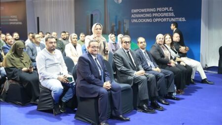 مؤتمر السكان والتنمية.. وزير الصحة يتفقد معرض «سمارت هيلث جيت» وجناح التنمية البشرية