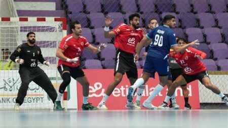 فريق يد الأهلي يهزم سموحه ويتوج بالسوبر في الإمارات فريق يد الأهلي يهزم سموحه ويتوج بالسوبر في الإمارات