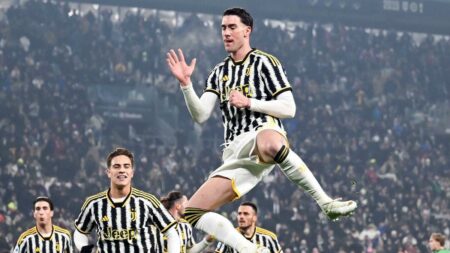 وسط اهتمام برشلونة.. آس تكشف موقف فلاهوفيتش من الاستمرار مع يوفنتوس