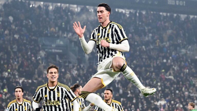 وسط اهتمام برشلونة.. آس تكشف موقف فلاهوفيتش من الاستمرار مع يوفنتوس