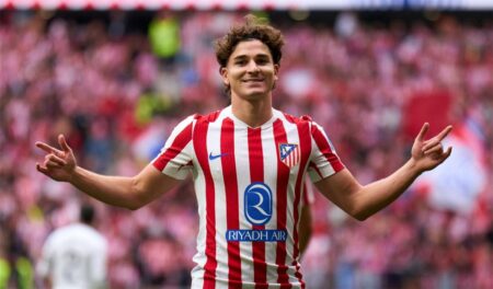 نادٍ إنجليزي يتدخل لإفساد مفاوضات برشلونة مع جوليان ألفاريز