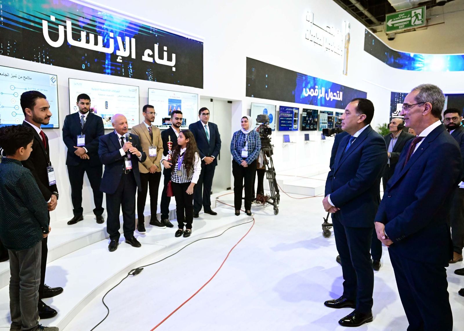 رئيس الوزراء يناقش خريجي مبادرات وزارة الاتصالات وأصحاب الشركات الناشئة.. صور