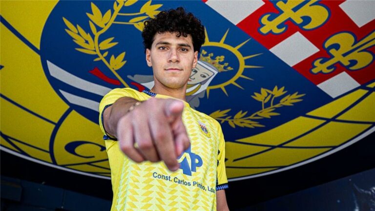 خاص.. موقف عمر فايد بين فناربخشة وأروكا وسط اهتمام الأهلي بضمه