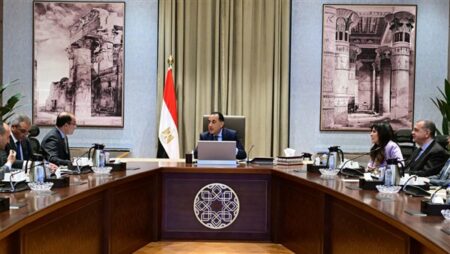 رئيس الوزراء يتابع مع وزير المالية عددًا من ملفات العمل