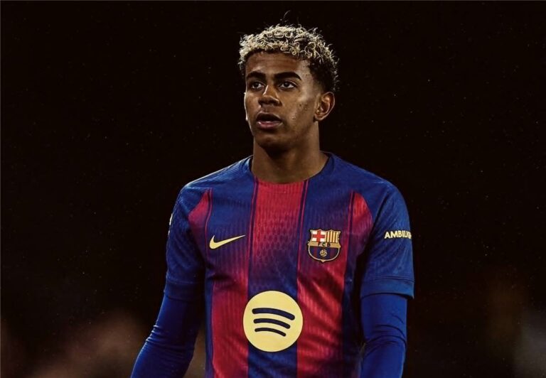 لامين يامال يعلق على عودة برشلونة للعب على كامب نو