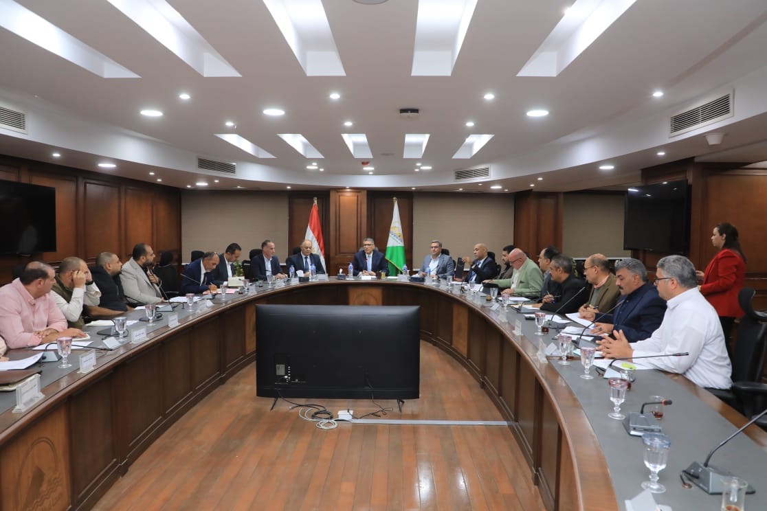 محافظ الجيزة يعقد اللقاء الأسبوعي لبحث شكاوى المواطنين