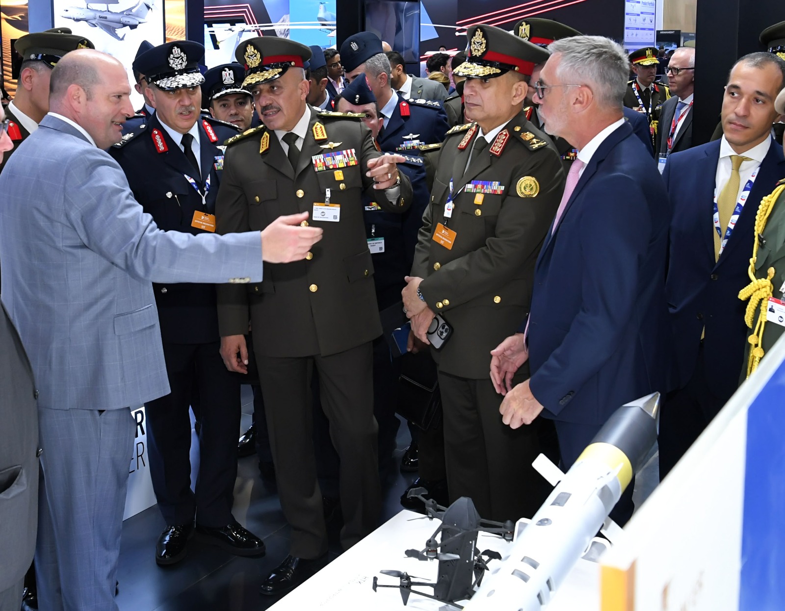 رئيس الأركان يعود إلى أرض الوطن عقب مشاركته فى فعاليات معرض "دبى الدولى للطيران 2025"