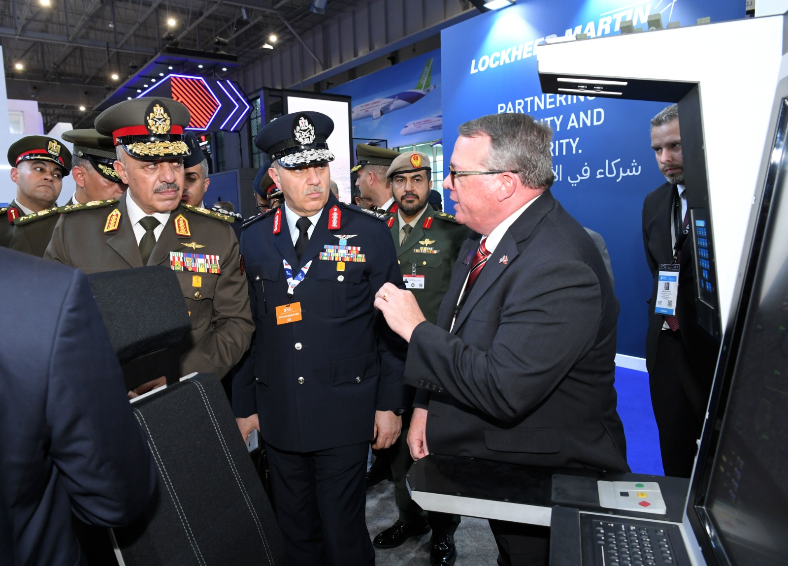 رئيس الأركان يعود إلى أرض الوطن عقب مشاركته فى فعاليات معرض "دبى الدولى للطيران 2025"