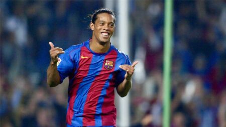 مدرب برشلونة السابق: رونالدينيو كسر عادة جماهير ريال مدريد في الكلاسيكو