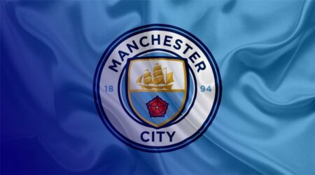 رسميًا | لاعب مانشستر سيتي السابق يعلن اعتزاله كرة القدم