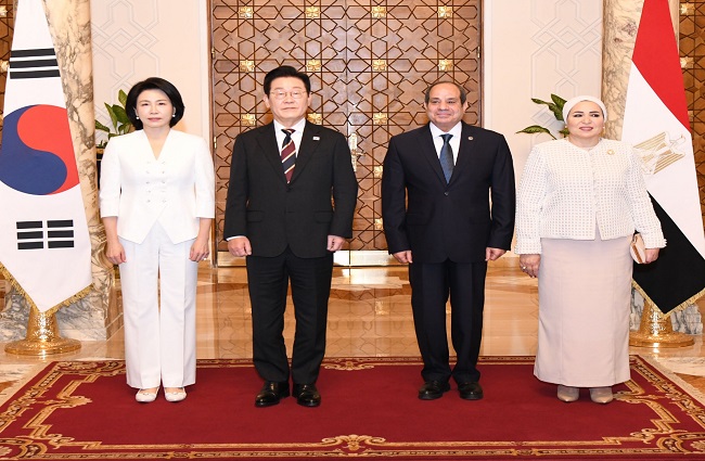 تفاصيل زيارة رئيس كوريا لـ قصر الاتحادية ولقاء السيسي.. صور