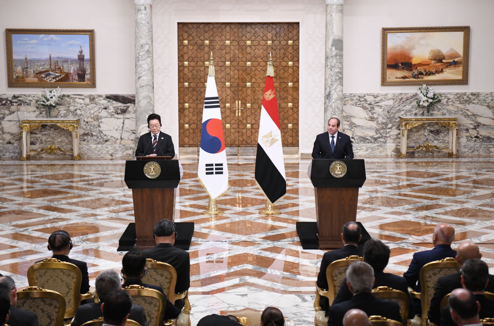 تفاصيل زيارة رئيس كوريا لـ قصر الاتحادية ولقاء السيسي.. صور
