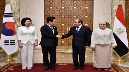 تفاصيل زيارة رئيس كوريا لـ قصر الاتحادية ولقاء السيسي.. صور تفاصيل زيارة رئيس كوريا لـ قصر الاتحادية ولقاء السيسي.. صور