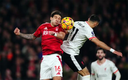 تميمة حظ.. حكم مباراة ليفربول ونوتينجهام فورست في الدوري الإنجليزي