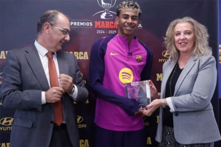 لامين يامال بعد فوزه بجائزة جديدة: الموسم الحالي سأحصل على كل شيء لامين يامال بعد فوزه بجائزة جديدة: الموسم الحالي سأحصل على كل شيء