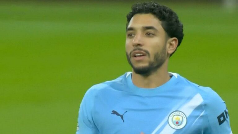 جماهير مانشستر سيتي تهاجم جوارديولا بسبب عمر مرموش: اخرج من النادي يا رجل