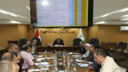 سكرتير عام الجيزة يتابع تنفيذ الخطة الاستثمارية وملف تقنين أراضي الدولة سكرتير عام الجيزة يتابع تنفيذ الخطة الاستثمارية وملف تقنين أراضي الدولة