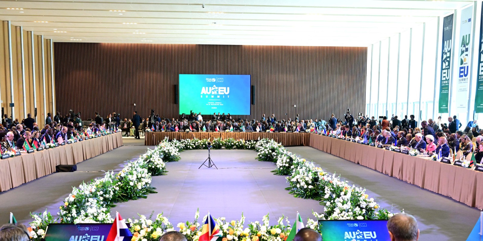 رئيس الوزراء يشارك بالقمة السابعة بين الاتحادين الأفريقى والأوروبى فى أنجولا.. صور