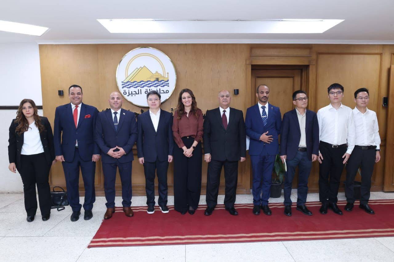 نائب محافظ الجيزة تبحث مع وفد صيني رفيع المستوى تعزيز التعاون الاستثماري