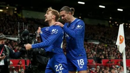 إيفرتون يقتنص فوزًا ثمينًا من مانشستر يونايتد في الدوري الإنجليزي