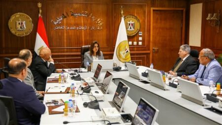 وزيرة التنمية المحلية تتابع سير انتخابات مجلس النواب بمحافظات المرحلة الثانية مع المحافظين