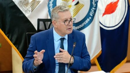 وزير البترول يشيد بالتعاون مع شركة إيني والتوسع في عمليات الإنتاج