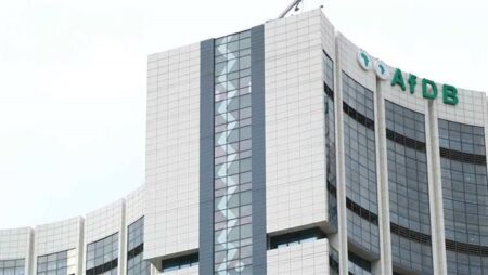 البنك الإفريقي للتنمية يمنح نيجيريا 500 مليون دولار لدعم الحوكمة الاقتصادية وتحول قطاع الطاقة البنك الإفريقي للتنمية يمنح نيجيريا 500 مليون دولار لدعم الحوكمة الاقتصادية وتحول قطاع الطاقة