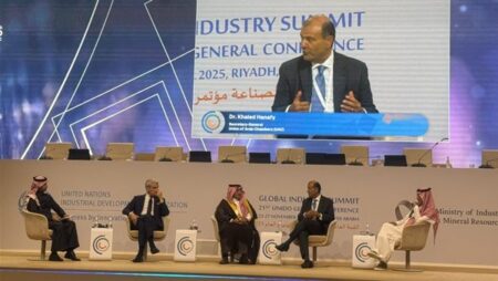 اتحاد الغرف العربية يدعو لإستراتيجية إقليمية لدعم الاقتصاد الإبداعي اتحاد الغرف العربية يدعو لإستراتيجية إقليمية لدعم الاقتصاد الإبداعي