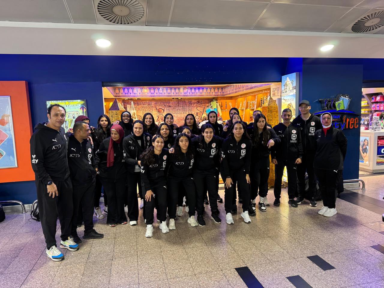 الظهور الأول بالمونديال.. بعثة منتخب سيدات اليد تغادر إلى هولندا للمشاركة في بطولة العالم