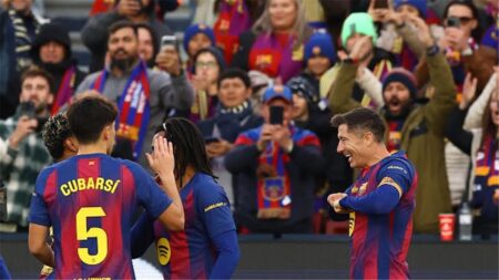 لاعب برشلونة يرفض عرض باريس سان جيرمان ويقترب من التجديد