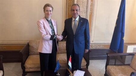 وزير الخارجية يعرب عن تقديره لحزمة الدعم المالي المقدمة من الاتحاد الأوروبي والتطلع لجذب المزيد من الاستثمارات الأوروبية إلى مصر وزير الخارجية يعرب عن تقديره لحزمة الدعم المالي المقدمة من الاتحاد الأوروبي والتطلع لجذب المزيد من الاستثمارات الأوروبية إلى مصر