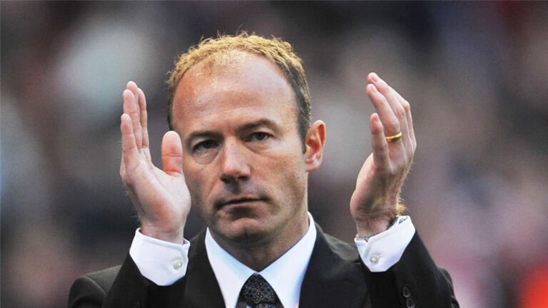 شيرر ردًا على تصريحات كاراجر: حديث محمد صلاح خارج الملعب غير مهم