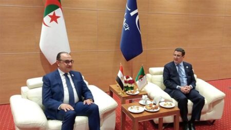 محمد شيمي يلتقي وزيري الصناعة الصيدلانية والصحة الجزائريين لبحث توسيع آفاق التعاون الدوائي