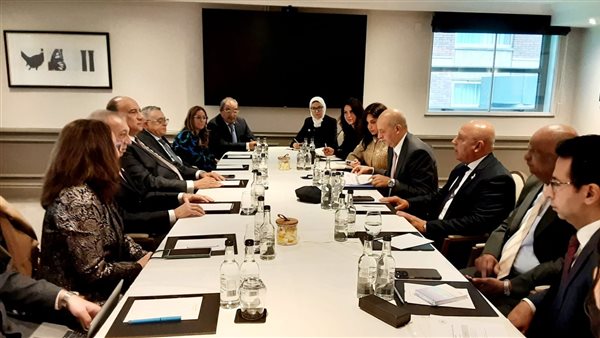 خلال زيارتة للندن.. وزير الصناعة يتفق على إنشاء عدد من المصانع الجديدة خلال زيارتة للندن.. وزير الصناعة يتفق على إنشاء عدد من المصانع الجديدة
