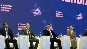 رئيس هيئة المحطات النووية يشارك في مؤتمر العلماء الشباب في روسيا