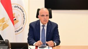 وزير الري يبحث آليات تشغيل محطات الرفع بنطاق المشروعات القومية