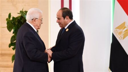 رسائل دعم من السيسى لمحمود عباس.. تأكيد الموقف المصري الثابت والداعم للقضية الفلسطينية