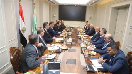 الحكومة تدعم صناعة الدواجن لزيادة الإنتاج وتقليل الاستيراد قبل رمضان