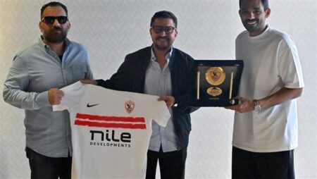 بعثة الزمالك تكرم عمر شعيب القنصل المصري بجنوب أفريقيا