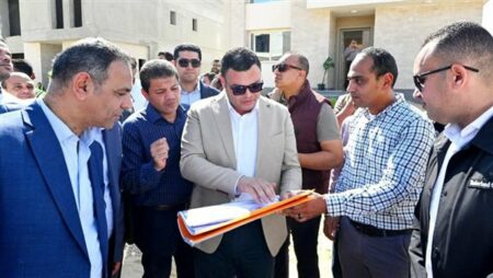 وزير الإسكان يتفقد مشروعات مارينا 8 وأعمال التطوير