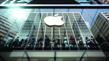 أبل تخفض أسعار موديلات الآيفون بنسبة تصل إلى 25%.. ما القصة؟