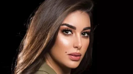 "تربون وبدلة كاجوال".. لوك جديد لـ ياسمين صبري تخطف به الأنظار