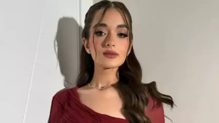 "أنيقة وجذابة".. ملك زاهر تخطف الأنظار بـ"البدلة" في أحدث ظهور