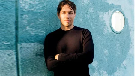 شون بيكر رئيسا للجنة تحكيم الدورة الخامسة من "البحر الأحمر السينمائي 2025"