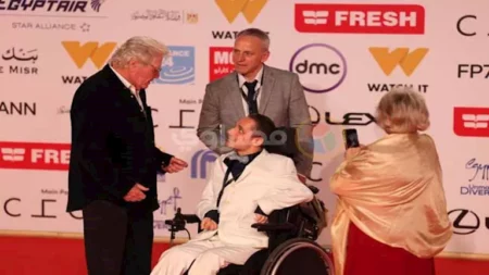 حسين فهمي يستقبل ضيوف فيلمي "ثريا حبي" و"الجولة 13" على ريد كاربت مهرجان القاهرة السينمائي حسين فهمي يستقبل ضيوف فيلمي "ثريا حبي" و"الجولة 13" على ريد كاربت مهرجان القاهرة السينمائي