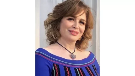 إلهام شاهين بلوك جذاب ومكياج هادىء في سابع أيام مهرجان القاهرة